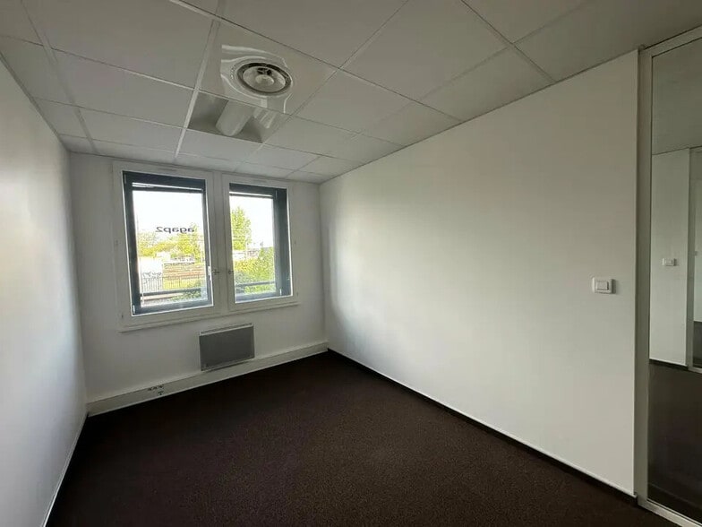 Office in Strasbourg for lease - Interior Photo - Image 3 of 12