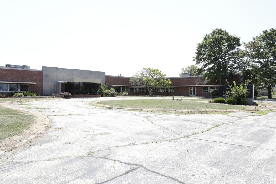 1601 General Electric Rd, Bloomington, IL for sale - Building Photo - Image 3 of 17