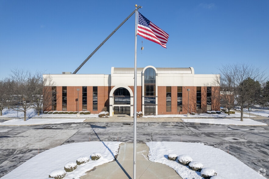 1740 Indian Wood Cir, Maumee, OH for sale - Building Photo - Image 3 of 13