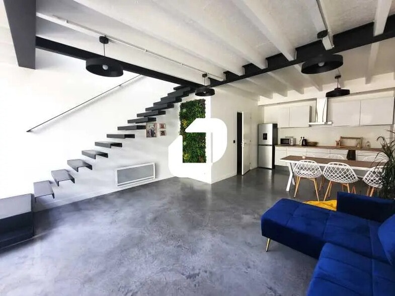 Office in Arcueil for lease - Interior Photo - Image 3 of 8