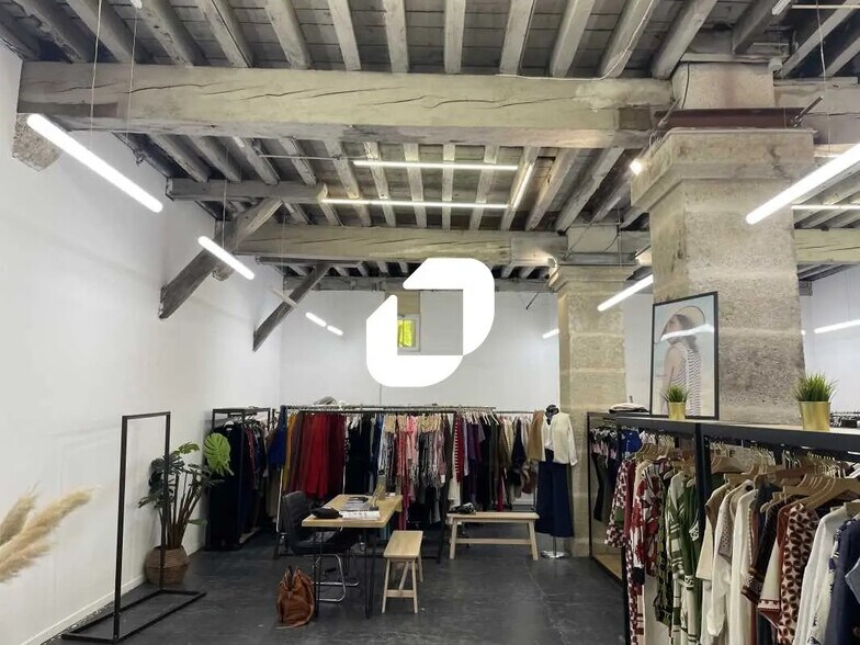 Retail in Bordeaux for lease - Interior Photo - Image 1 of 13