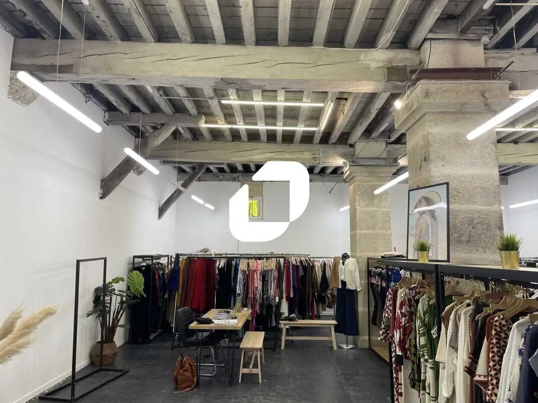 Retail in Bordeaux for lease Interior Photo- Image 1 of 14