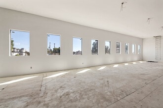 6600 Lexington Ave, Los Angeles, CA for lease Interior Photo- Image 2 of 7