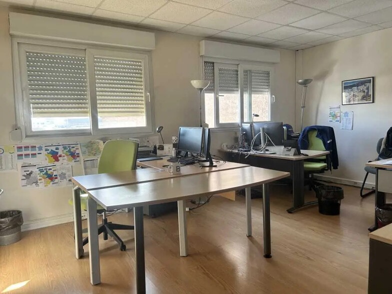 Office in Chassieu for lease - Interior Photo - Image 3 of 7