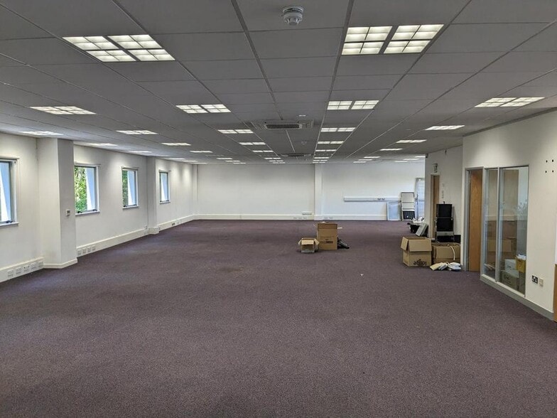 Wilson Rd, Alton for lease - Interior Photo - Image 3 of 3