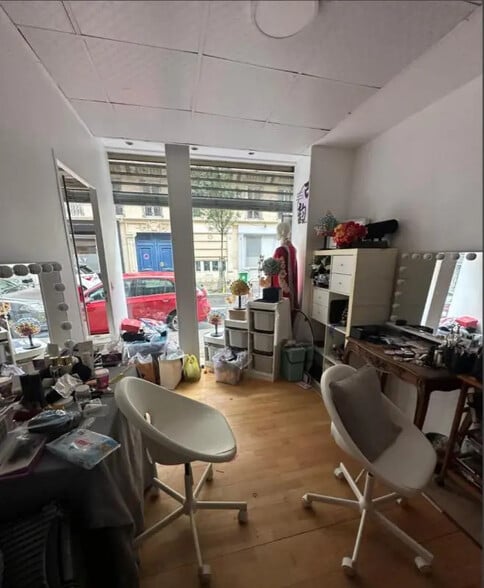 Retail in Paris for lease - Building Photo - Image 2 of 3