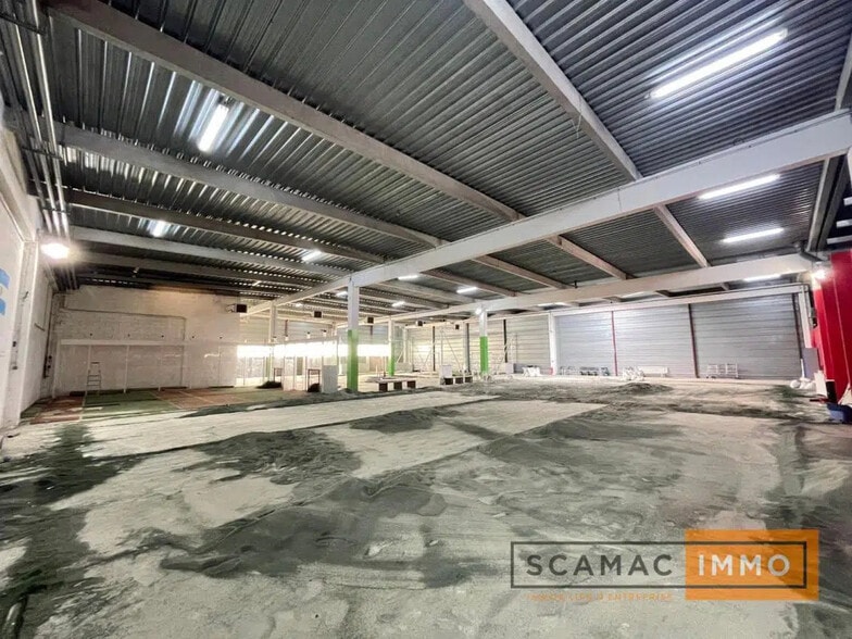 in Boissy-Saint-Léger for sale - Building Photo - Image 1 of 1