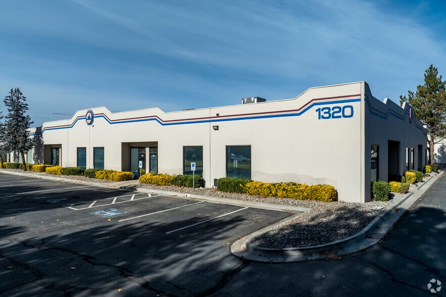 1320 Freeport Blvd, Sparks, NV for lease - Primary Photo - Image 1 of 5