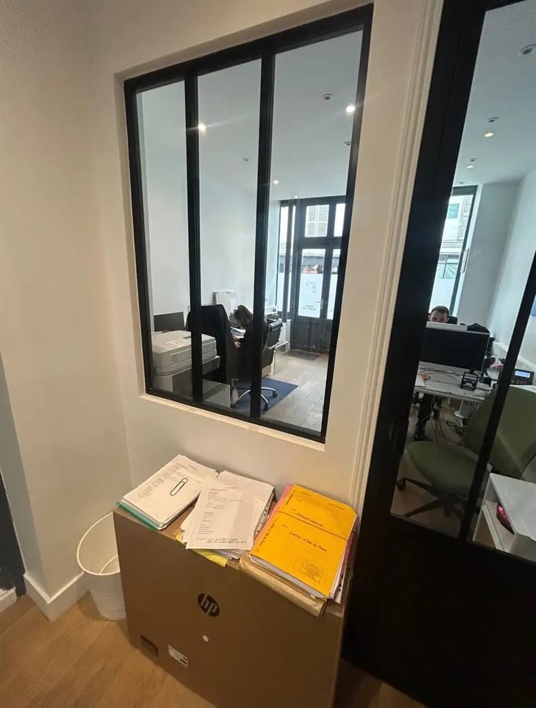 Retail in Paris for lease Interior Photo- Image 1 of 4