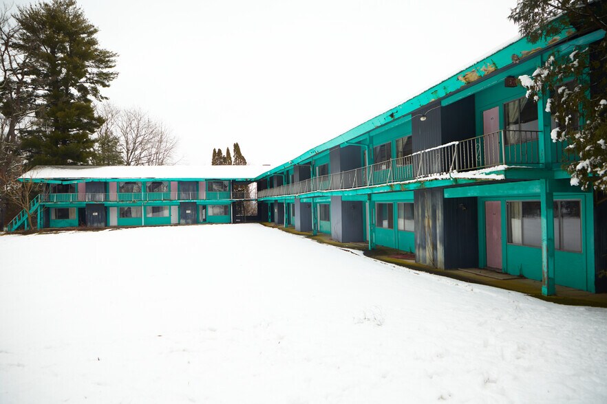 175 S Main St, Ellenville, NY 12428 The Terrace Motel