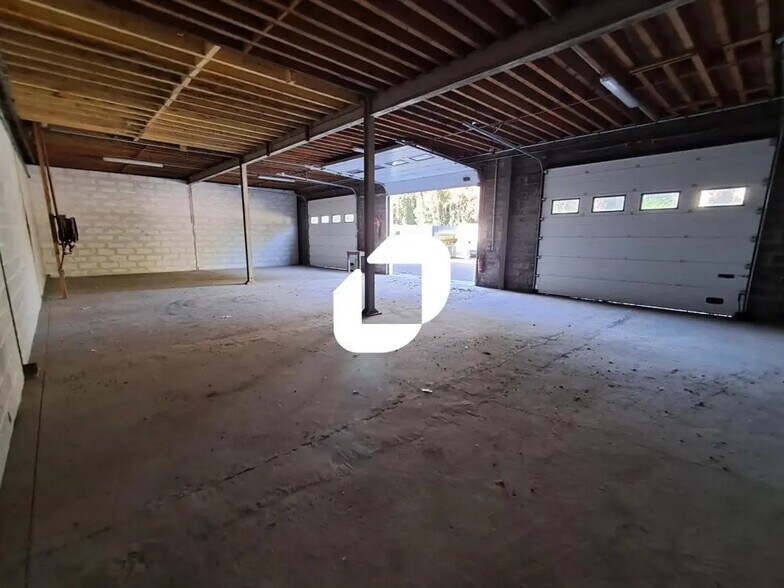 Flex in Fretin for lease - Interior Photo - Image 1 of 6