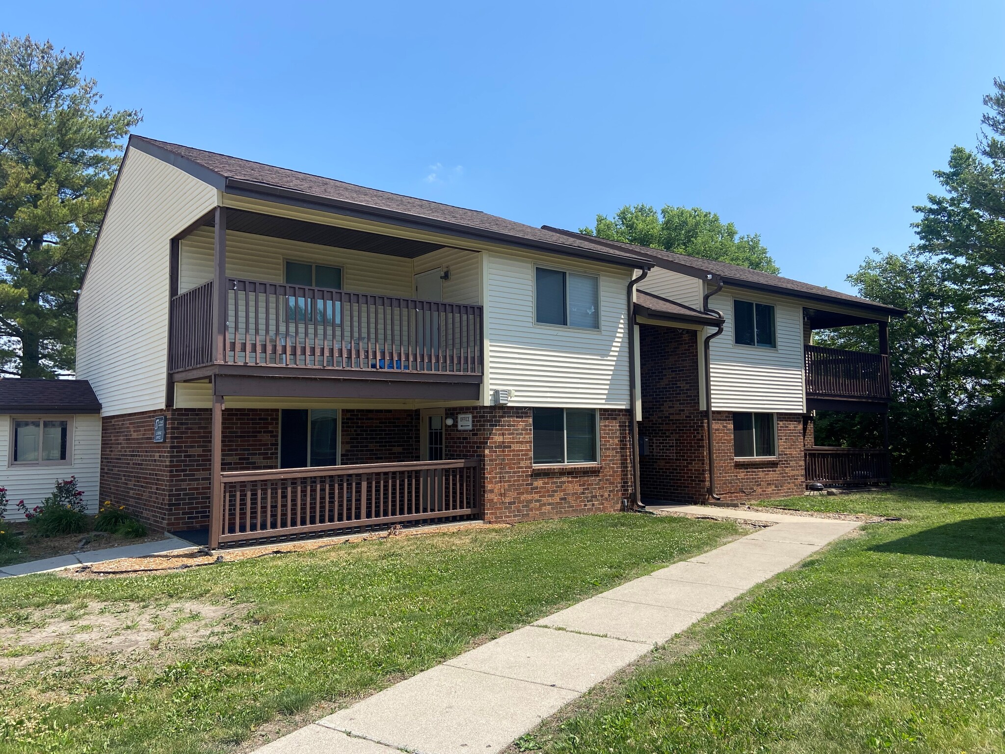 2200 S 17th St, Mattoon, IL for sale Building Photo- Image 1 of 1