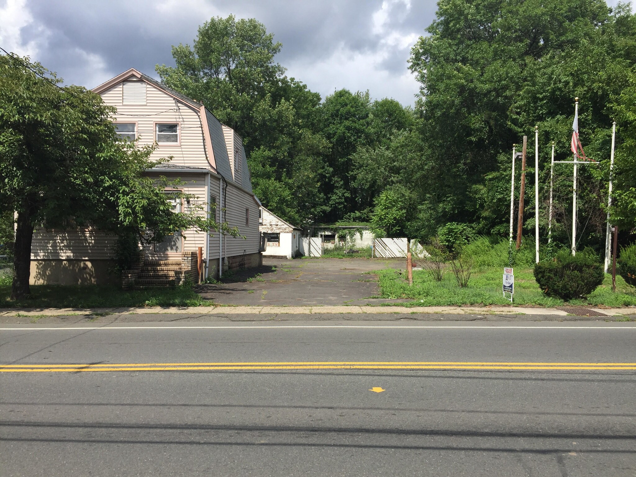 2481 Vauxhall Rd, Union, NJ 07083