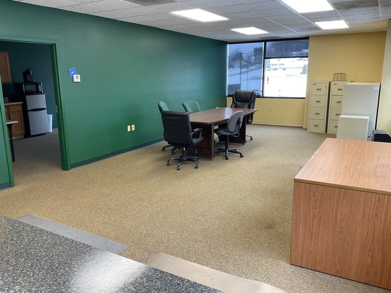 2340 Warren Rd, Indiana, PA for lease - Interior Photo - Image 2 of 12