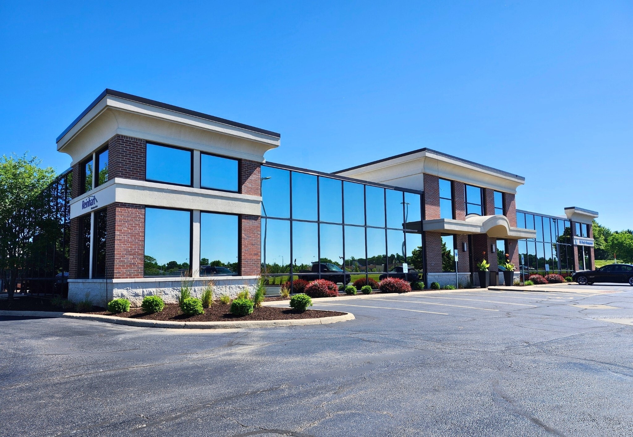 2215 Perrygreen Way, Rockford, IL for lease Building Photo- Image 1 of 6