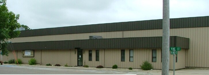 304 S Vine St, West Union, IA for sale - Primary Photo - Image 1 of 1