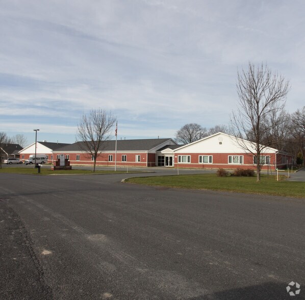300 Valley View Blvd, Rensselaer, NY for sale - Primary Photo - Image 1 of 1