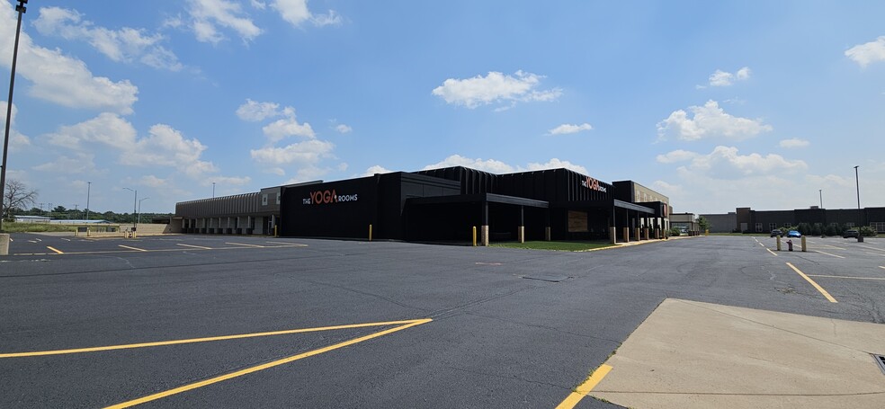 2725 Mall Dr, Eau Claire, WI for lease - Building Photo - Image 3 of 13