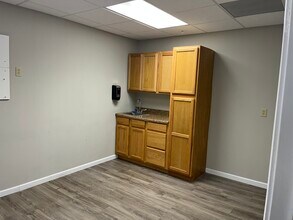 604 Old Liverpool Rd, Liverpool, NY for lease Interior Photo- Image 2 of 4