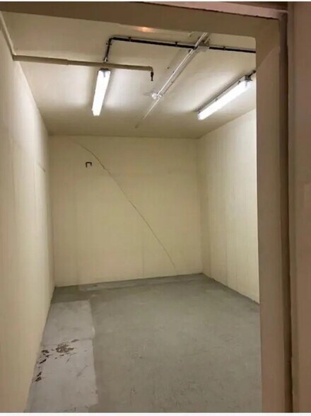 Flex in Saint-Cloud for sale - Building Photo - Image 2 of 4