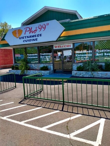 242 Broad St, Manchester, CT for sale - Building Photo - Image 2 of 71