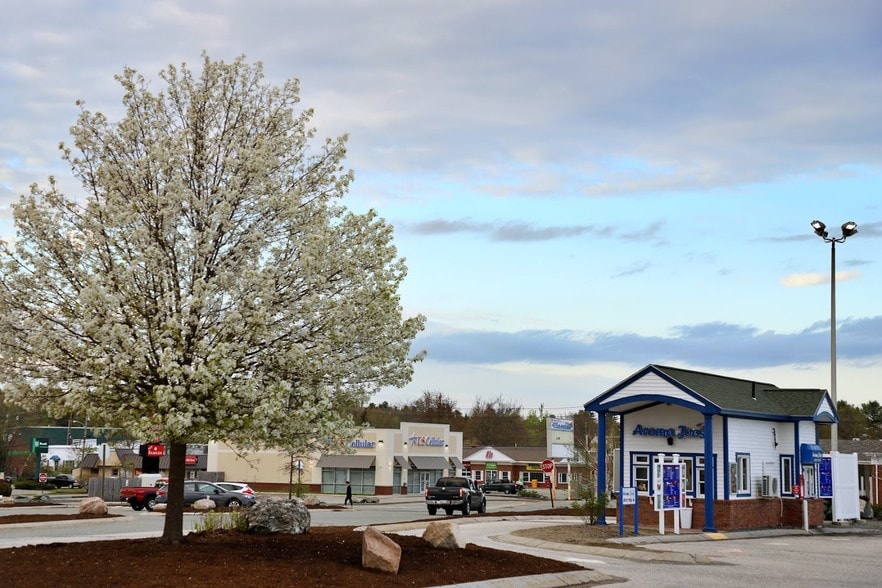 225-265 High St, Ellsworth, ME for lease - Building Photo - Image 2 of 7