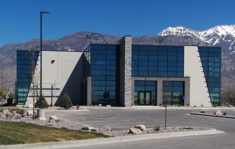 439 S Pleasant Grove Blvd, Pleasant Grove, UT for lease - Primary Photo - Image 2 of 54