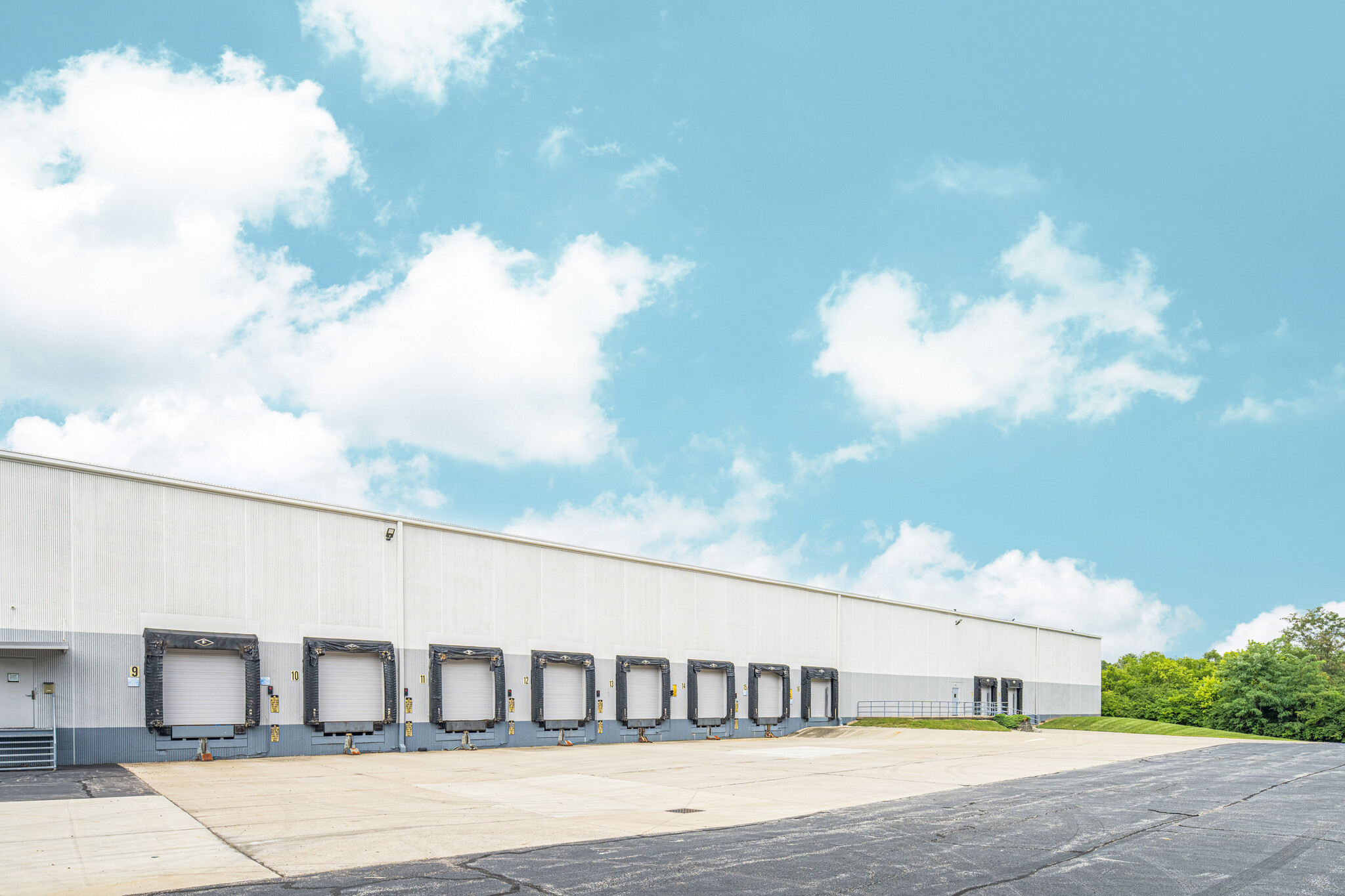 2030 Meridian Pl, Hebron, KY for lease Building Photo- Image 1 of 11