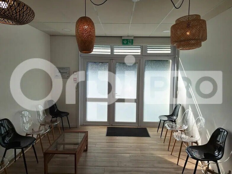 Office in Compiègne for lease - Building Photo - Image 2 of 6