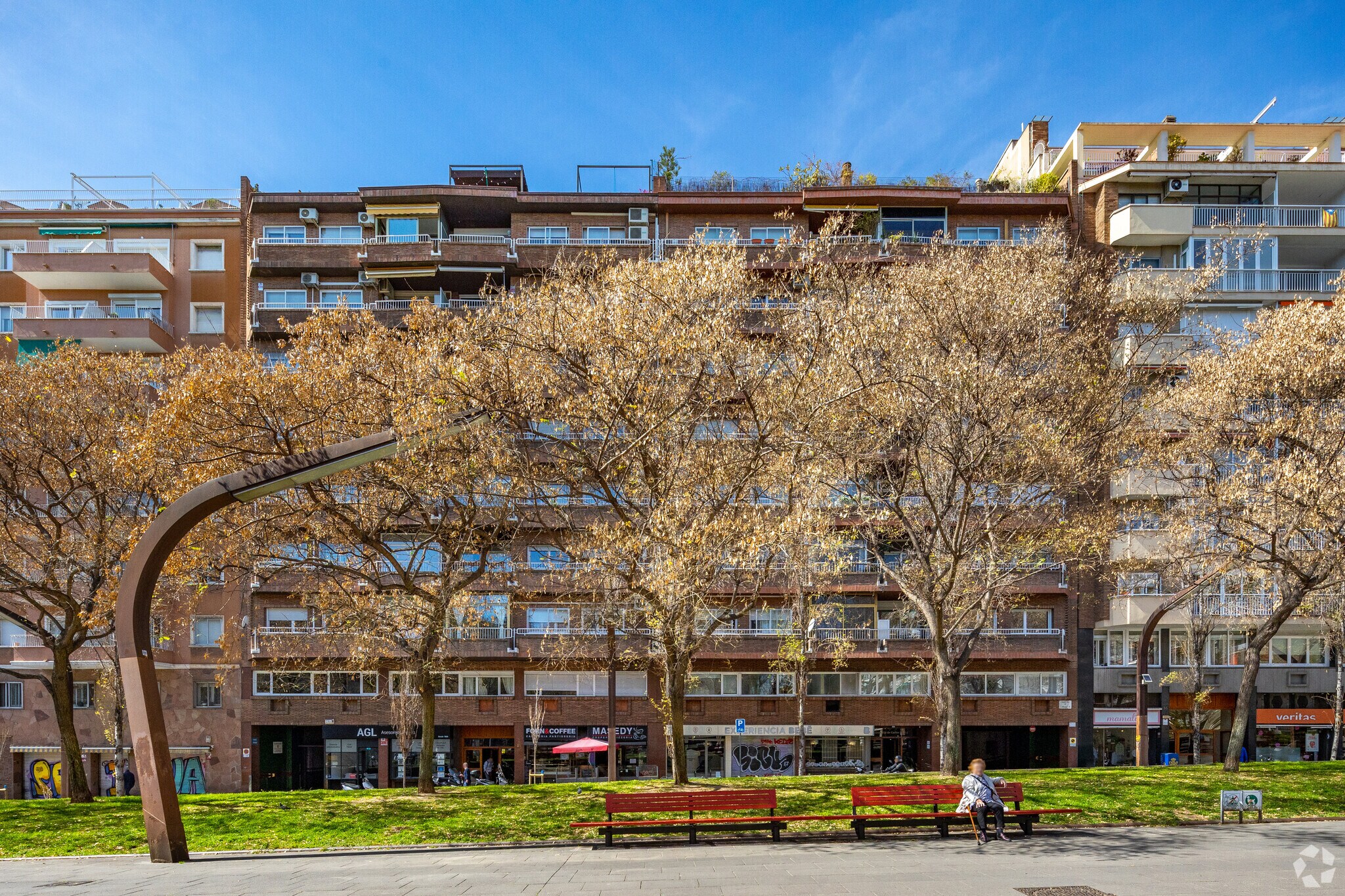 Retail in Barcelona, Barcelona for lease Primary Photo- Image 1 of 7