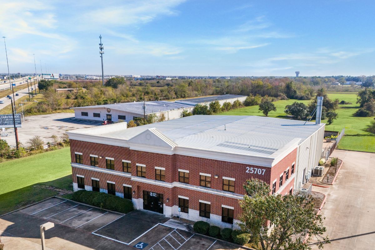 25707 Southwest Fwy, Rosenberg, TX for lease Primary Photo- Image 1 of 8