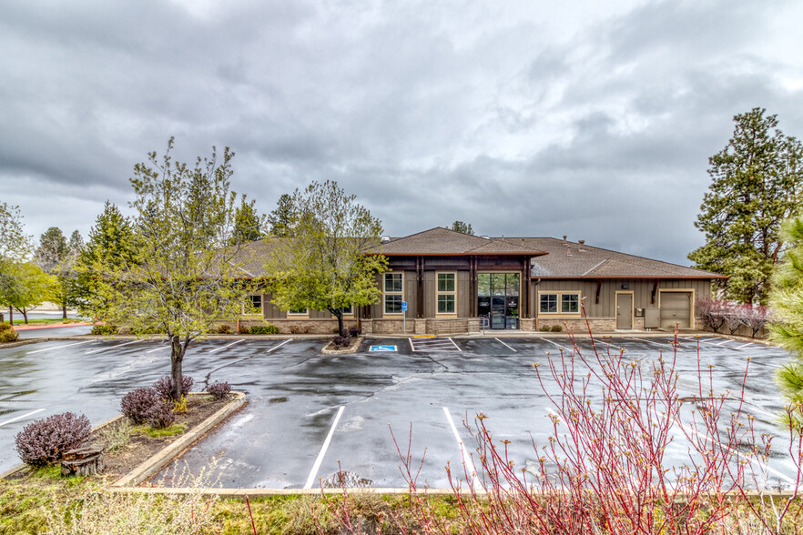 698 NW York Dr, Bend, OR for lease - Building Photo - Image 2 of 10