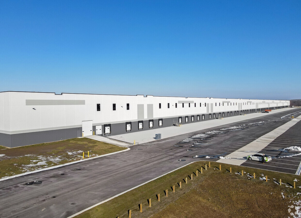 2121 Gateway Pt, Clayton, IN 46118