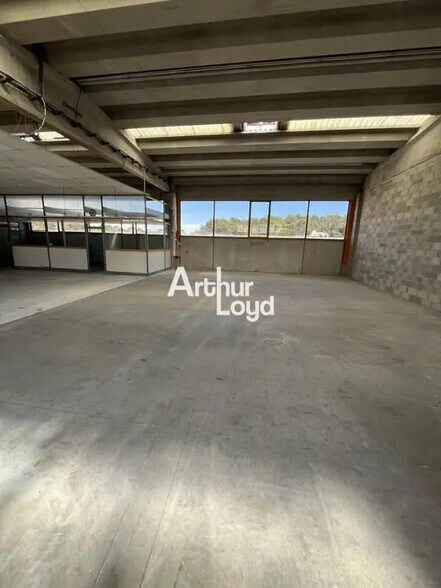 Flex in Antibes for lease - Interior Photo - Image 1 of 6