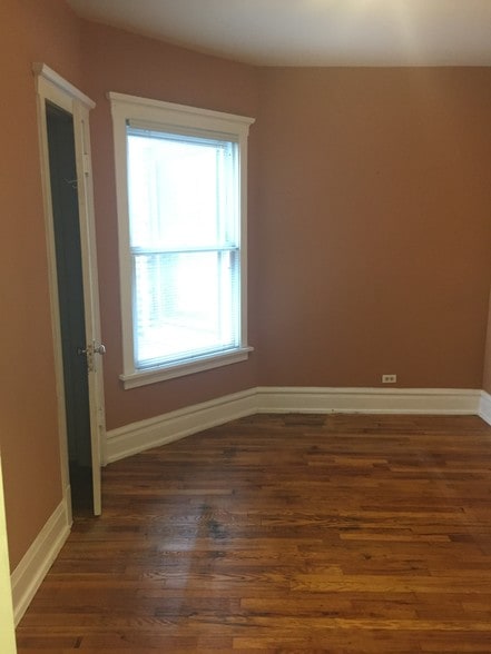 5235-5243 N Clark St, Chicago, IL for lease - Interior Photo - Image 2 of 6