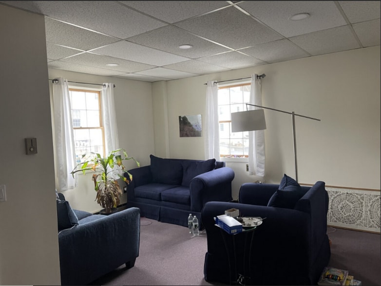 111 Church Hill Rd, Sandy Hook, CT for lease - Building Photo - Image 2 of 6