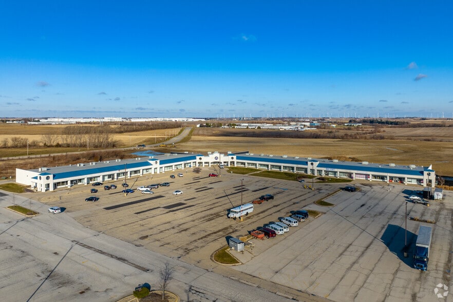 420-482 Wylie Dr, Normal, IL for sale - Aerial - Image 2 of 9