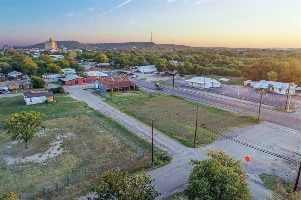 1206 S Oak Ave, Mineral Wells, TX for sale Primary Photo- Image 1 of 1