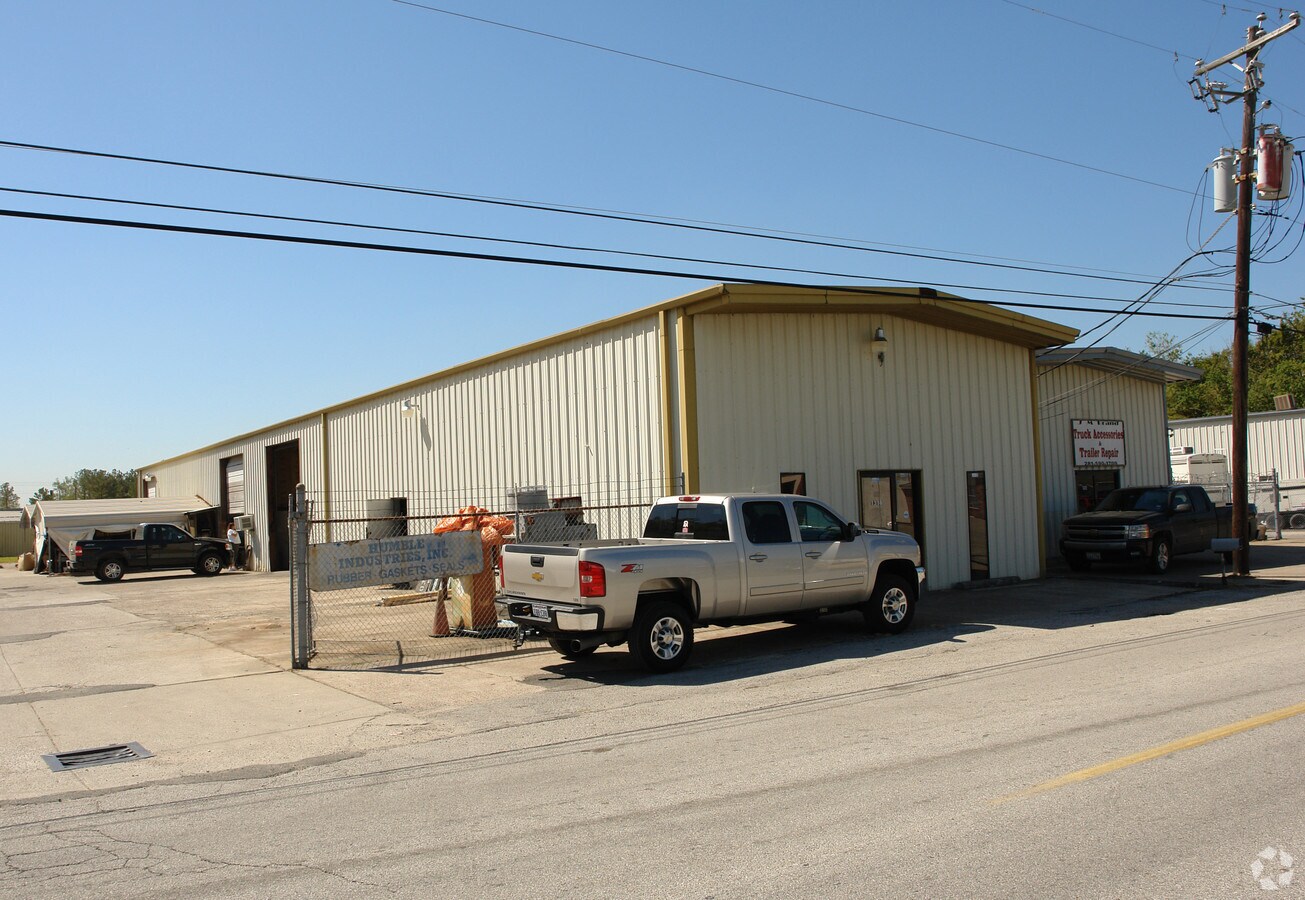 1210 Aldine Meadows Rd, Houston, TX 77032