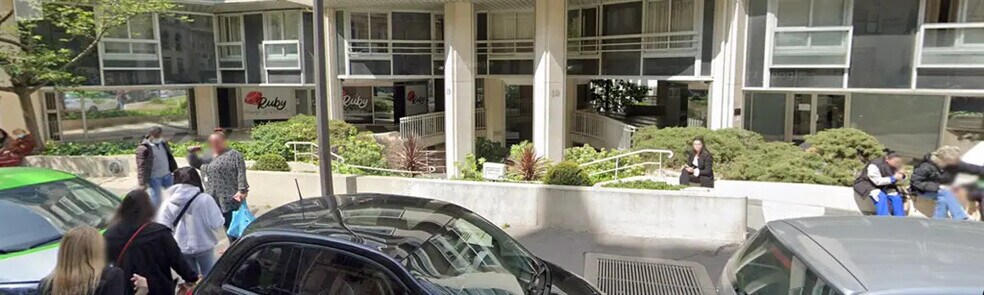 Retail in Paris for lease - Building Photo - Image 1 of 2