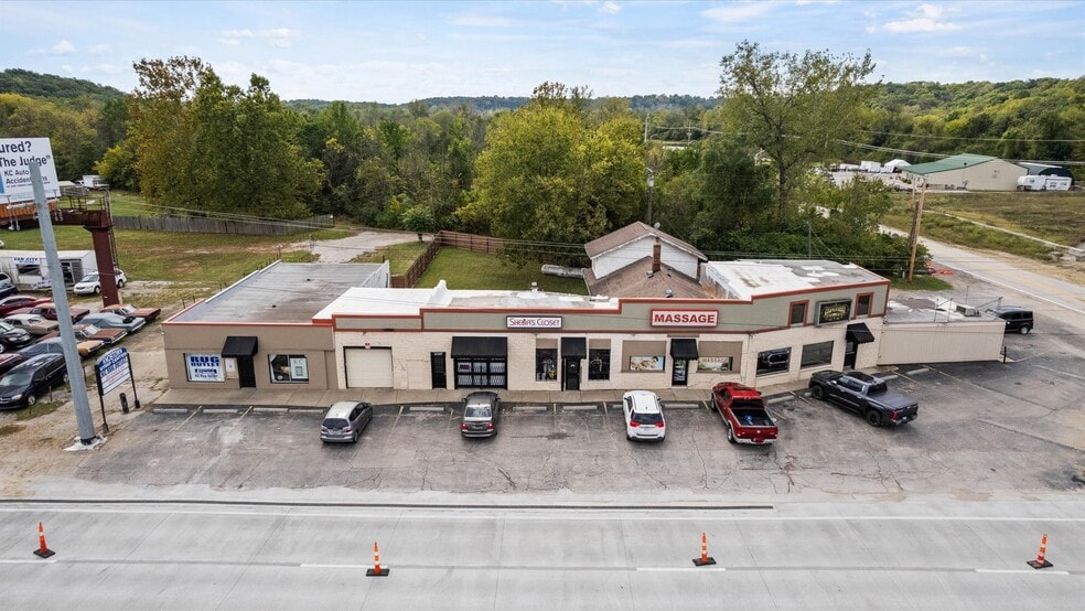 13101-13109 E Blue Pky, Kansas City, MO for sale - Building Photo - Image 1 of 31
