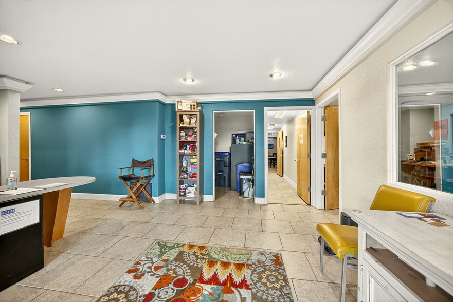 3100 Merriman Rd, Medford, OR for sale - Lobby - Image 2 of 27
