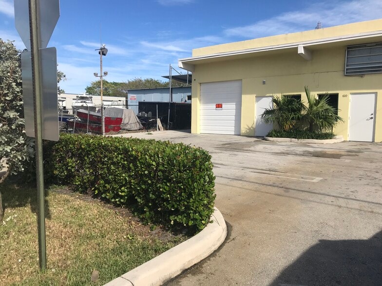418-432 S Dixie Hwy E, Pompano Beach, FL for lease - Building Photo - Image 3 of 19