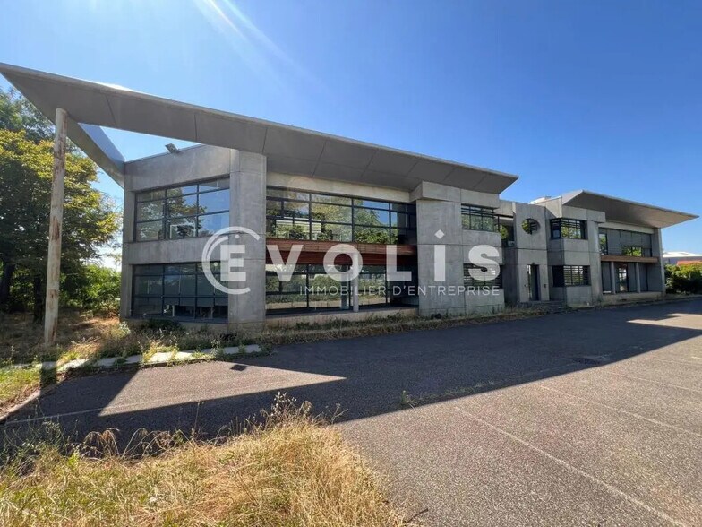 74 Rue Elisée Reclus, Décines-Charpieu for lease - Building Photo - Image 2 of 42