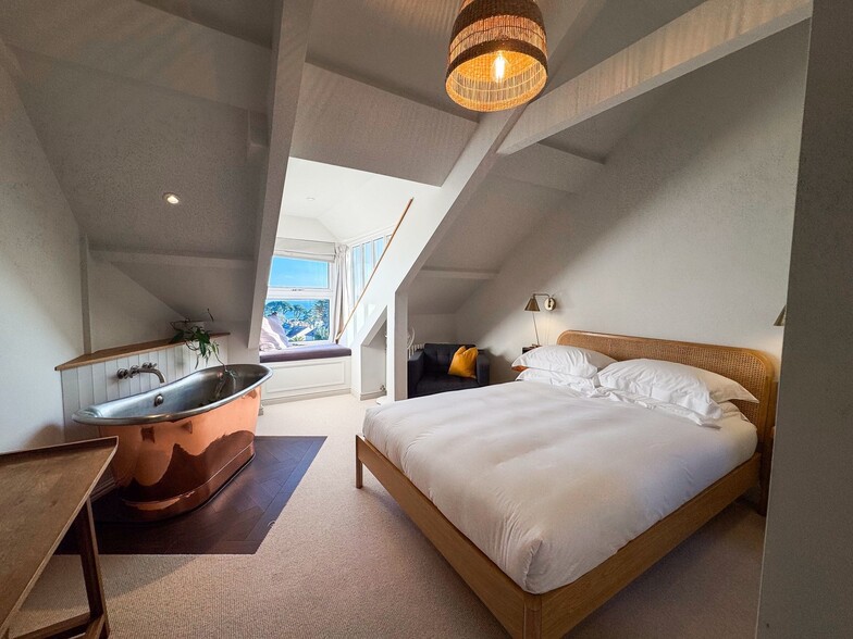 12 Pennance Rd, Falmouth for sale - Interior Photo - Image 3 of 15