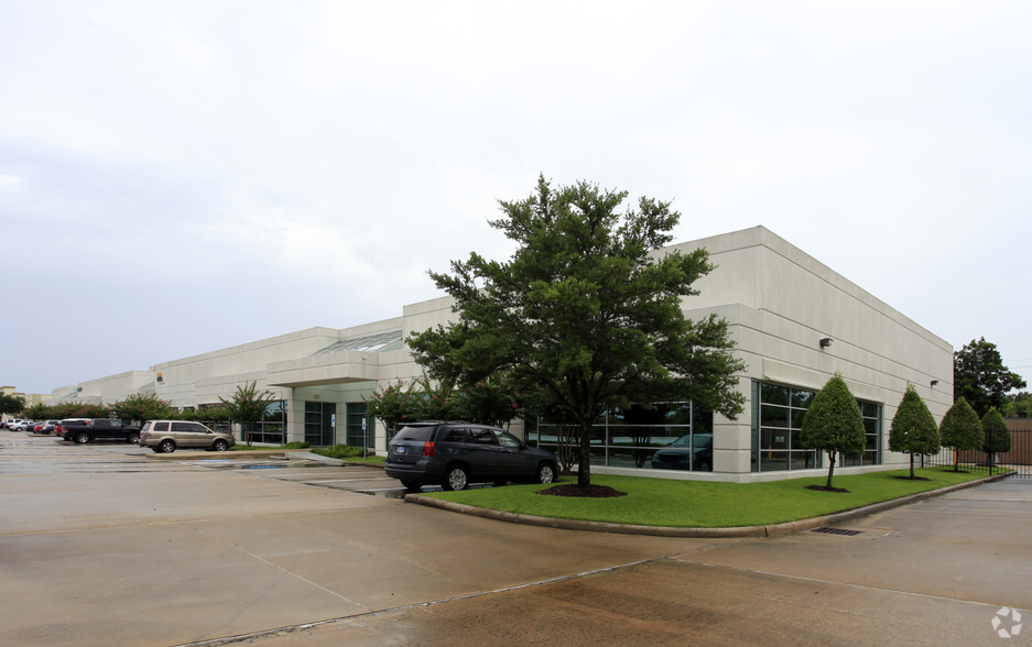 11275 South Sam Houston Parkway West, Houston, TX for lease - Building Photo - Image 2 of 3