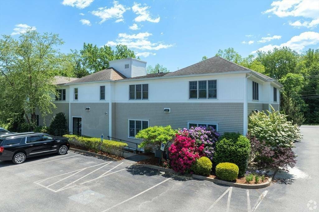 68 Evergreen St, Kingston, MA for lease Interior Photo- Image 1 of 15