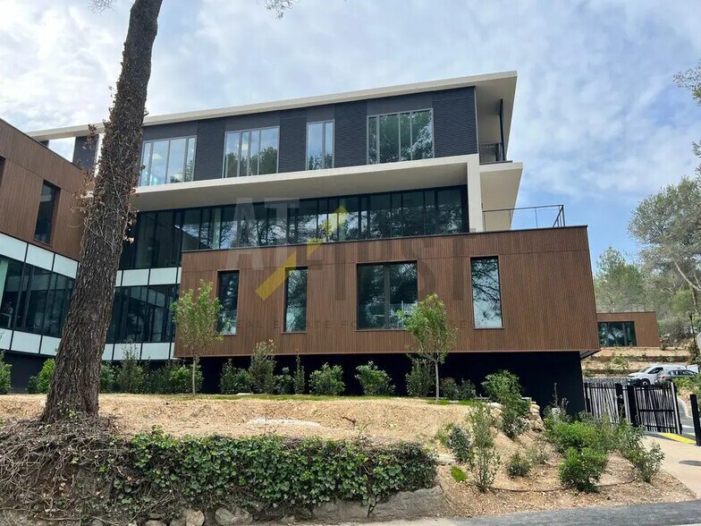 Office in Valbonne for lease - Building Photo - Image 3 of 6