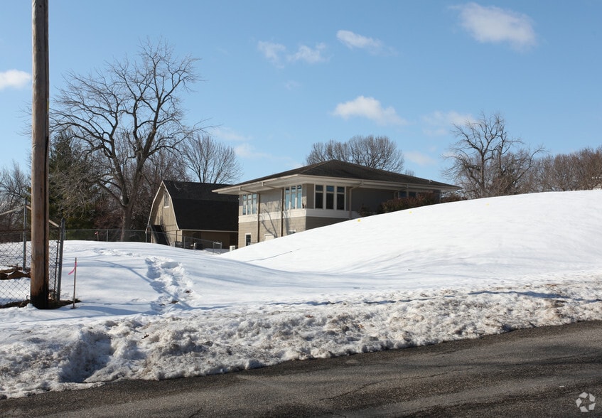 7725 W 87th St, Overland Park, KS for sale - Primary Photo - Image 1 of 7