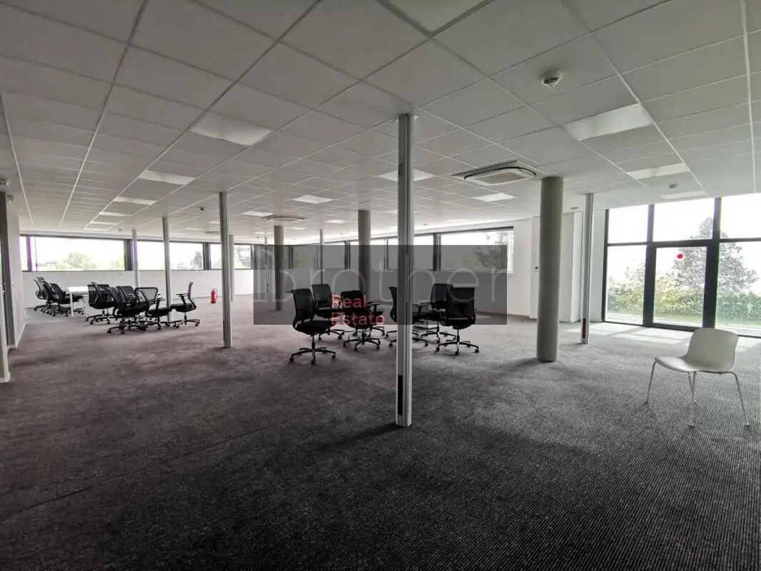 Office in Mérignac for lease Interior Photo- Image 1 of 10